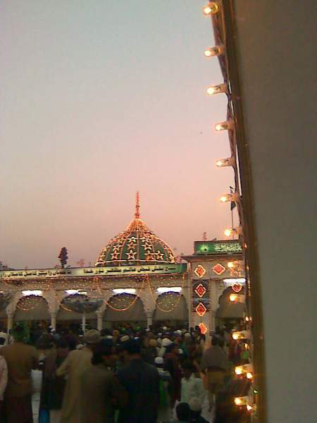 Urs Mubarak Darbar hazrat Data Ganj Bakhsh 23 Jan 2011 Photos 018.jpg
